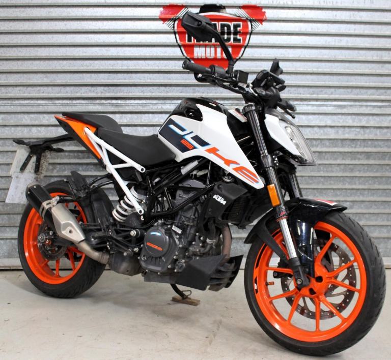 2024 24 KTM DUKE 125 ABS LEARNER LEGAL TRADE SALE 4546 MILES NEW MOT ORANGE