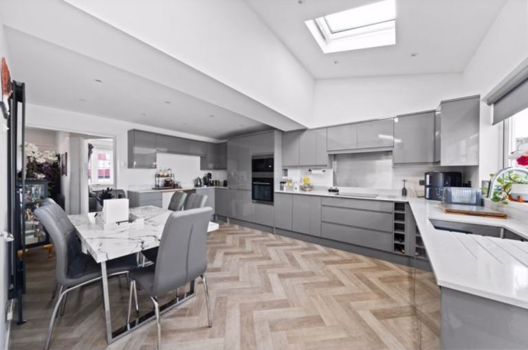 Double Room (Bills Included) Worcester Park