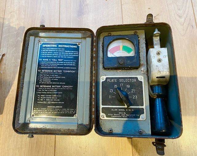 VINTAGE ANTIQUE ELECTRONIC BATTERY TESTER, USA, ALLEN E51-X, RETRO VEHICLE ARMY DISPLAY