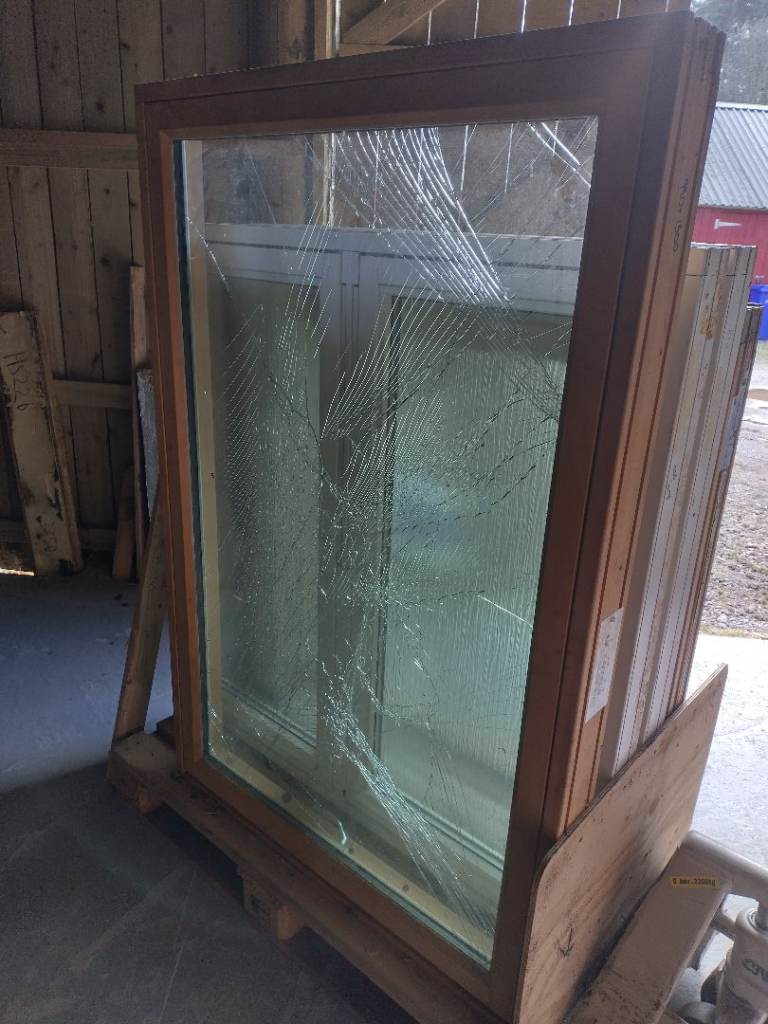 Wooden Window Unit with Textured Glass – Damaged