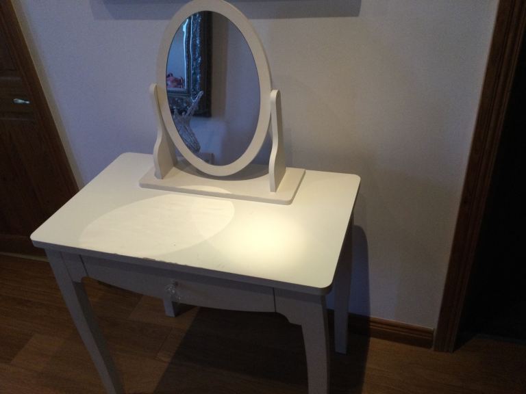 Dressing table