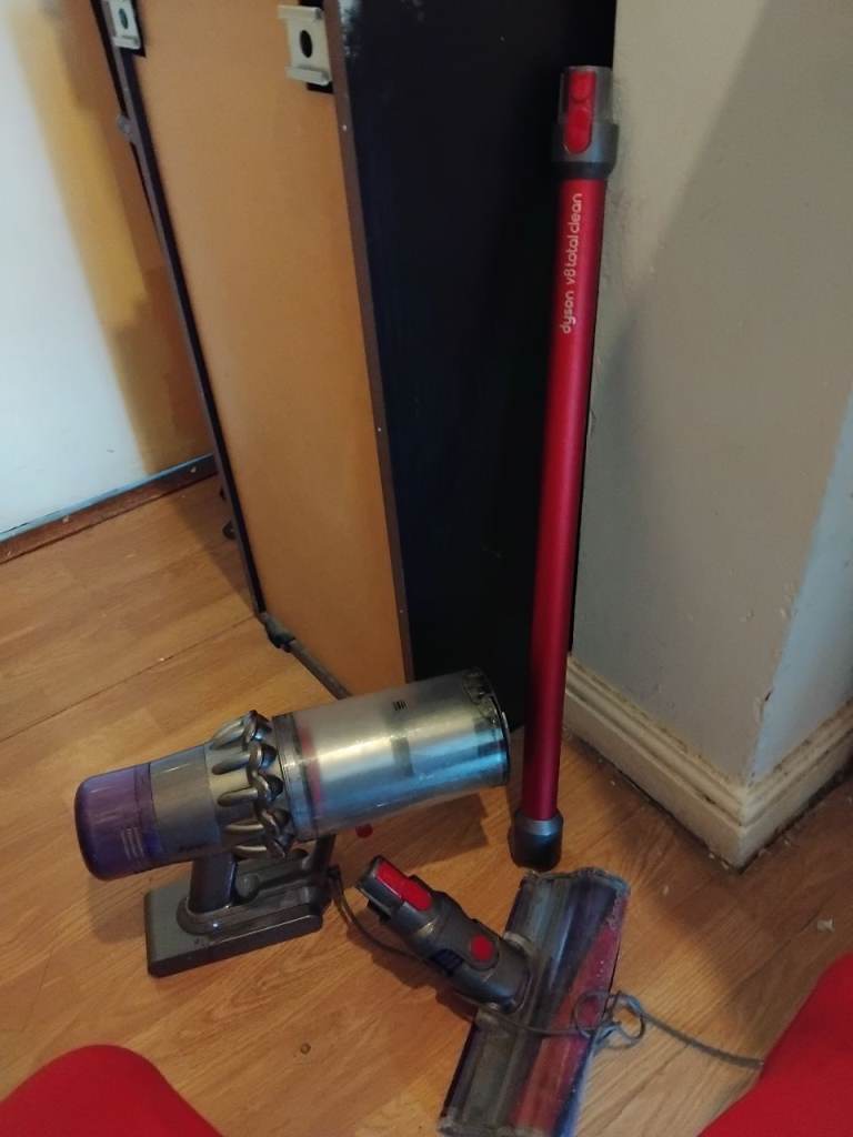 Dyson V10 Absolute Cordless Vacuum Cleaner – Good Condition