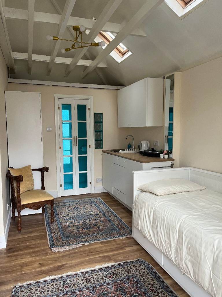 Private room for short-term let in Wembley