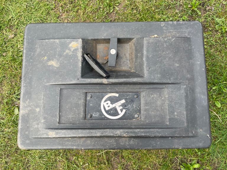 RECOVERY TRUCK TRAILER STORAGE BOX WITH KEYS