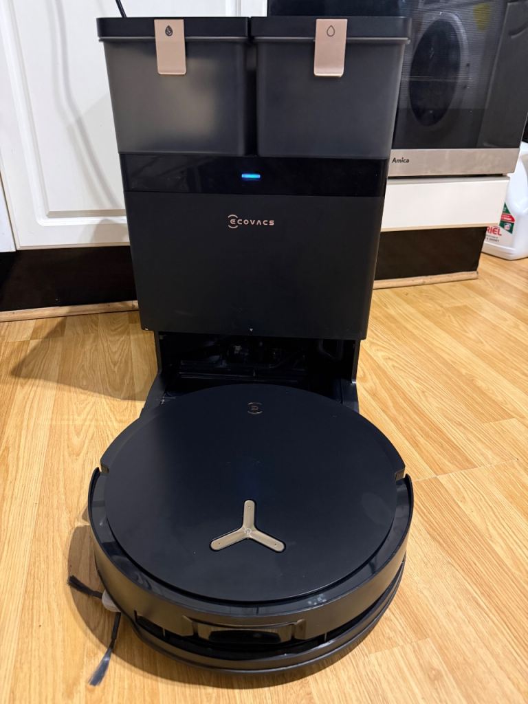 Ecovacs Robot Vacuum Cleaner with Auto-Empty Station – As Good As New