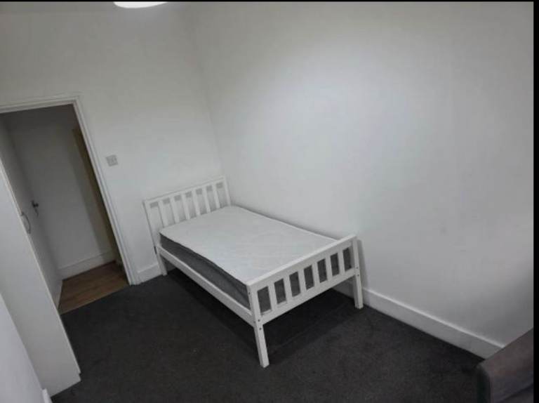 Single medium room to rent all bills included