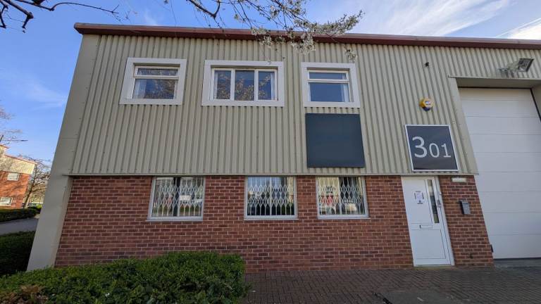 Private office to rent - Near Heathrow Airport, Ashford Middlesex, TW15 