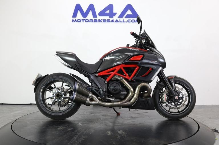 DUCATI DIAVEL CARBON DIAVEL 2011