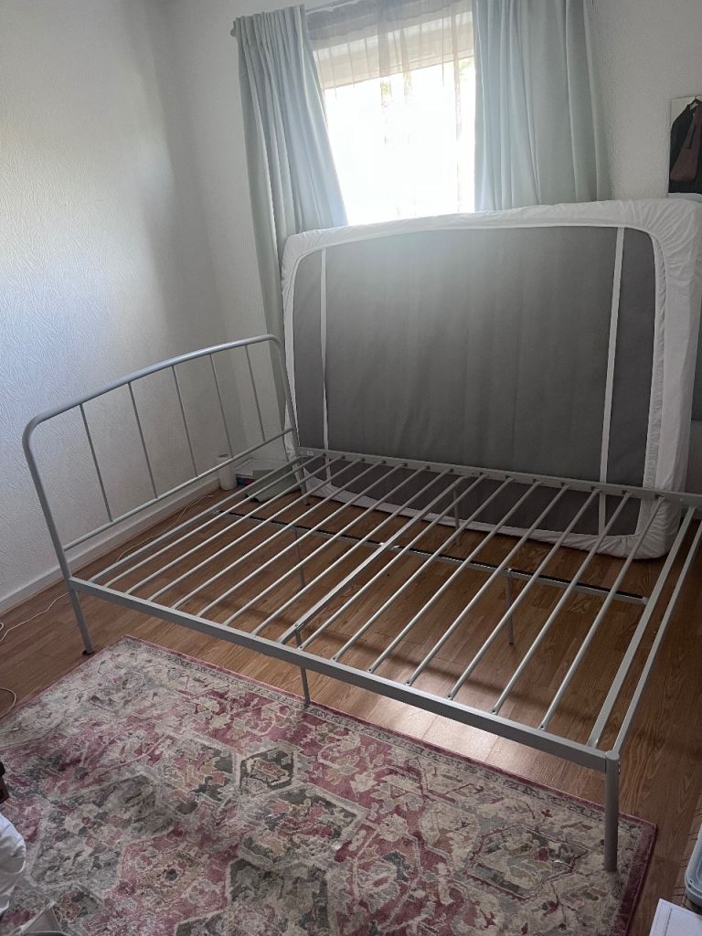 Metal bed frame