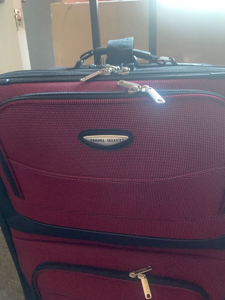 LARGE BLACK/BURGUNDY SUITCASE ON 2  WHEELS