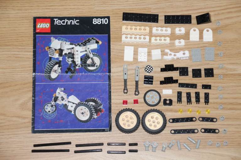 Lego Technic 8810 Cafe Racer  * complete with instructions *