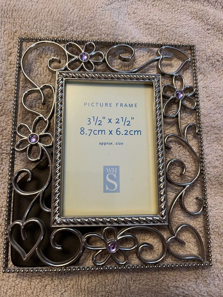 Picture frame with flowers 