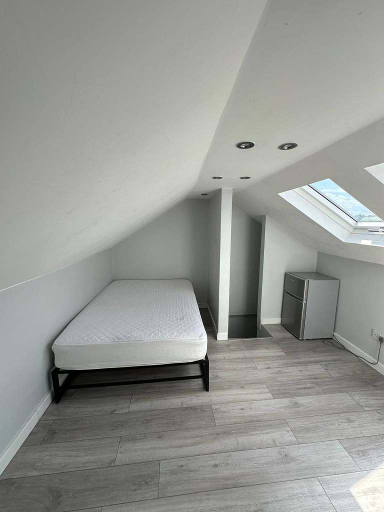 🏡 Double Furnished Room | Upton Park E13 | £700 PCM | Available Now