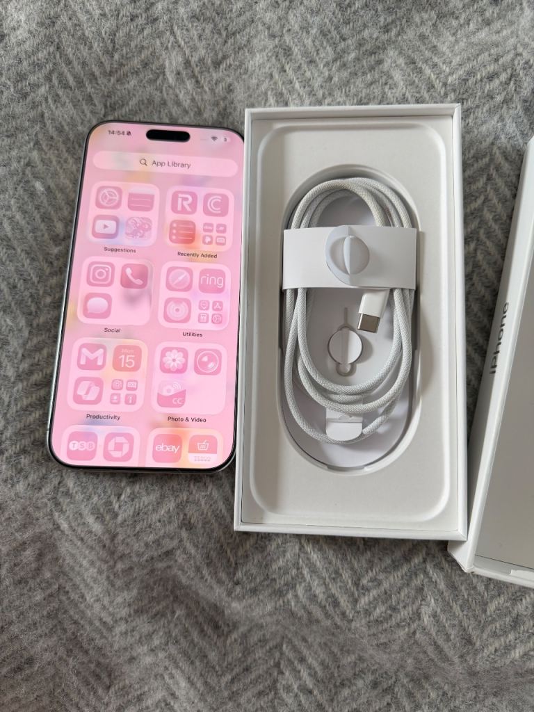 Apple iPhone 16 Pro Max 
