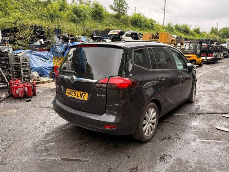 VAUXHALL ZAFIRA TOURER 2015 BLACK 1.6 DIESEL B16DTH BREAKING FOR PARTS 