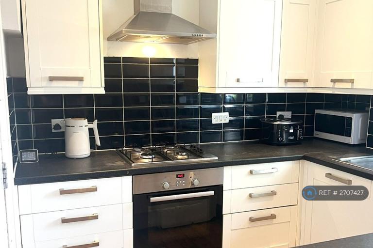 5 bedroom house in Bevendean Crescent, Brighton, BN2 (5 bed) (#2707427)