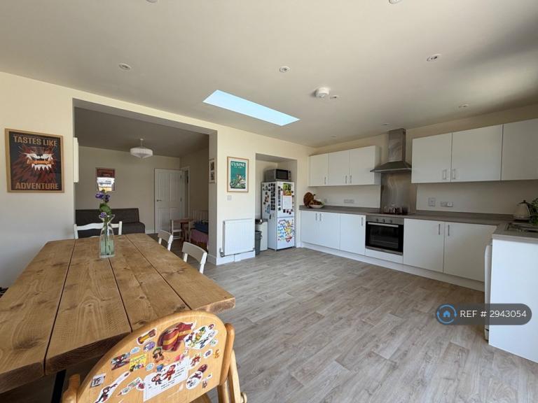 3 bedroom house in Orchard Avenue, Chichester, PO19 (3 bed) (#2943054)
