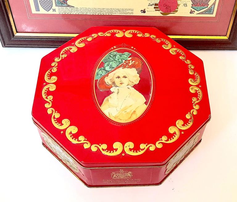 COLLECTOR'S LIDDED TIN - CADBURY 100th ANNIVERSARY - ELEGANT LADY 23 cm