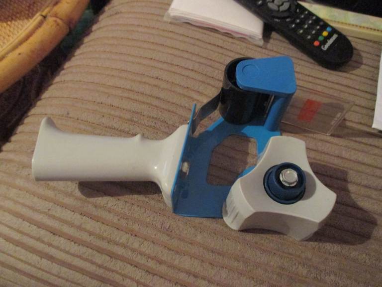 PARCEL TAPE DISPENSER