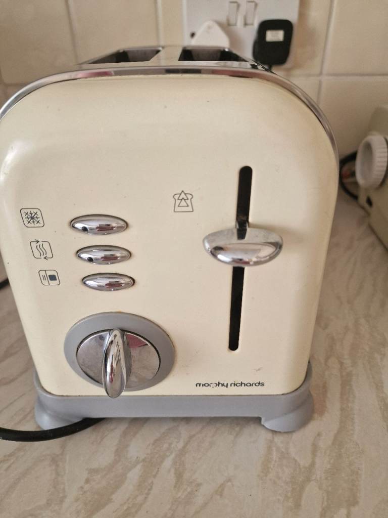 Cream Morphy Richards 2-Slice Toaster – Good Condition