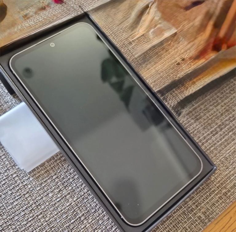 Samsung Galaxy S23 Fe unlocked 128gb dual sim excellent condition.