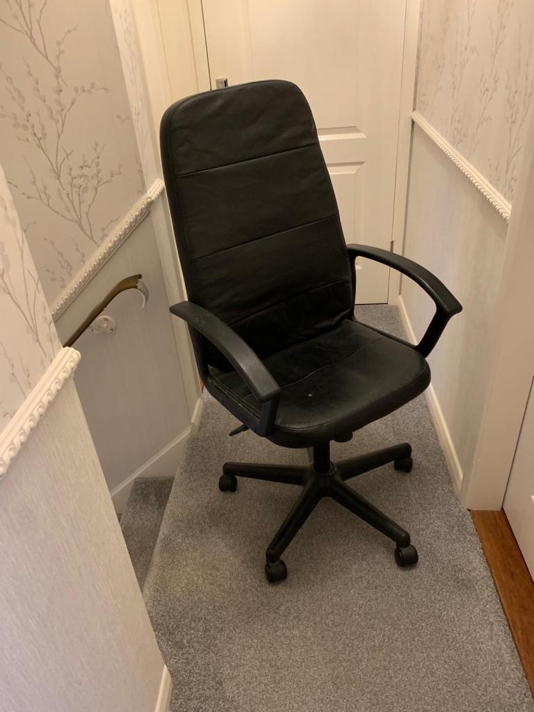 Black Office Chair with Armrests – Good Condition