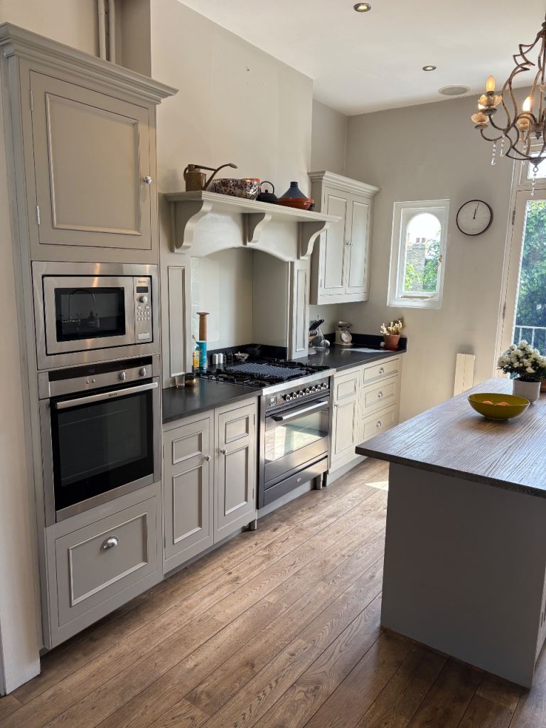 Harvey Jones In-Frame Painted Shaker Kitchen with Island & Appliances