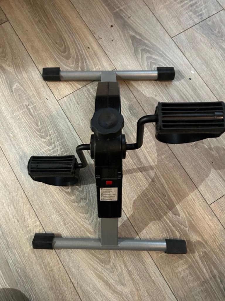 Mini exercise cycle machine with timer 