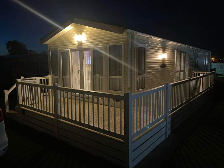 Beautiful Holiday home - 9 berth Pemberton Park Lane Vista “top of the range” static caravan - sited