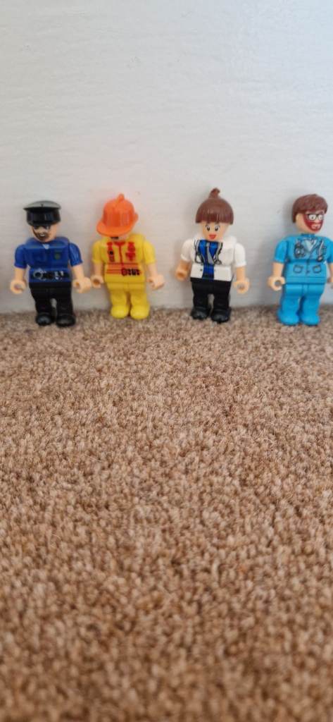 9 MINIFIGURES. NOT LEGO. EXCELLENT CONDITION.