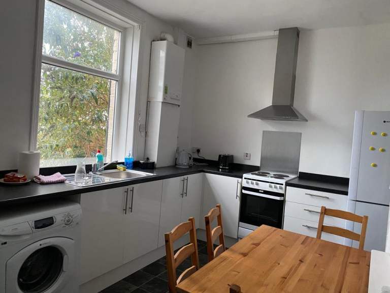 3 BEDROOM UNFURNISHED TERRACE HOUSE IN BRADFORD, BD4 AVAIL. RENT £850 PM