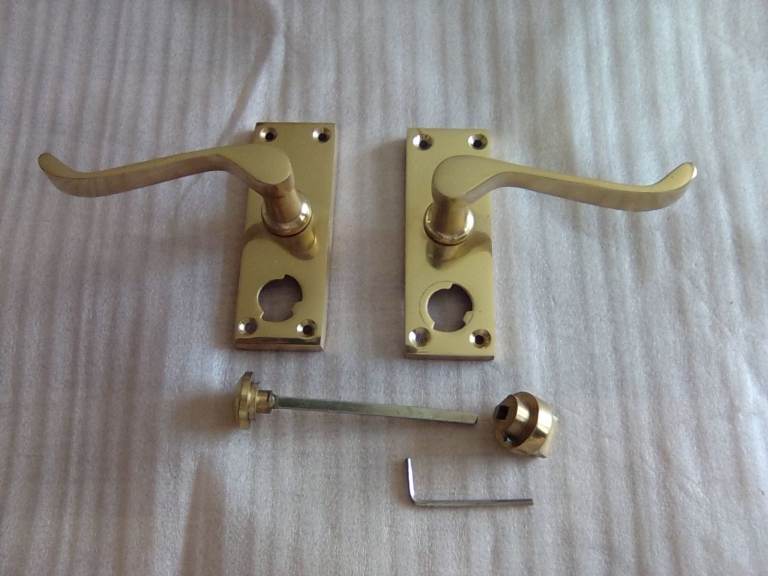 BRASS INTERNAL VICTORIAN ARCH LEVER HANDLES