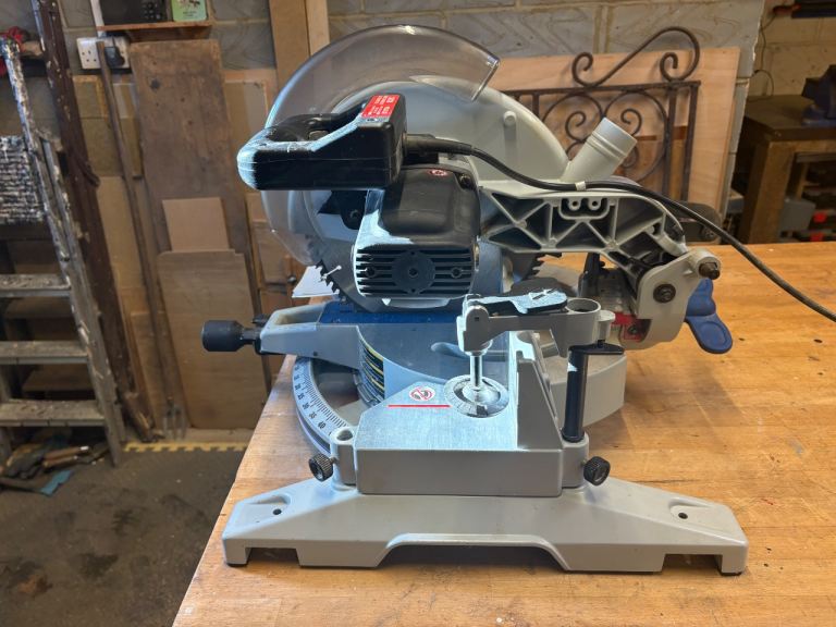 Delta 12 inch (305mm) Compound Mitre Saw Model 36-255