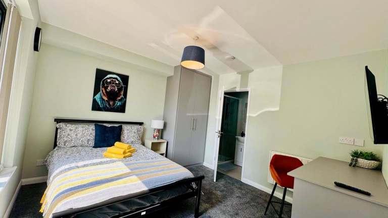 LUXURY DOUBLE ENSUITE ROOM- HAYES HEATHROW UXBRIDGE WEST DRAYTON HILLINGDON 