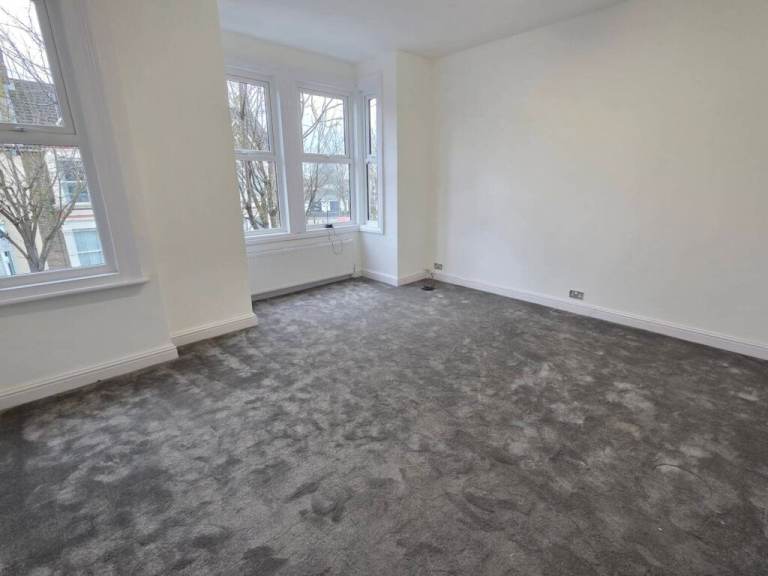 3 BEDROOM FLAT CAPLE ROAD WILLESDEN JUNCTION NW10 