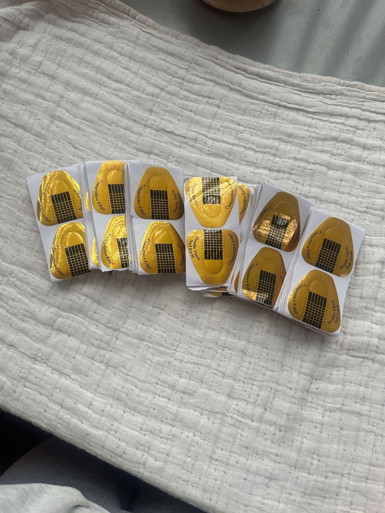 174x gold nail forms