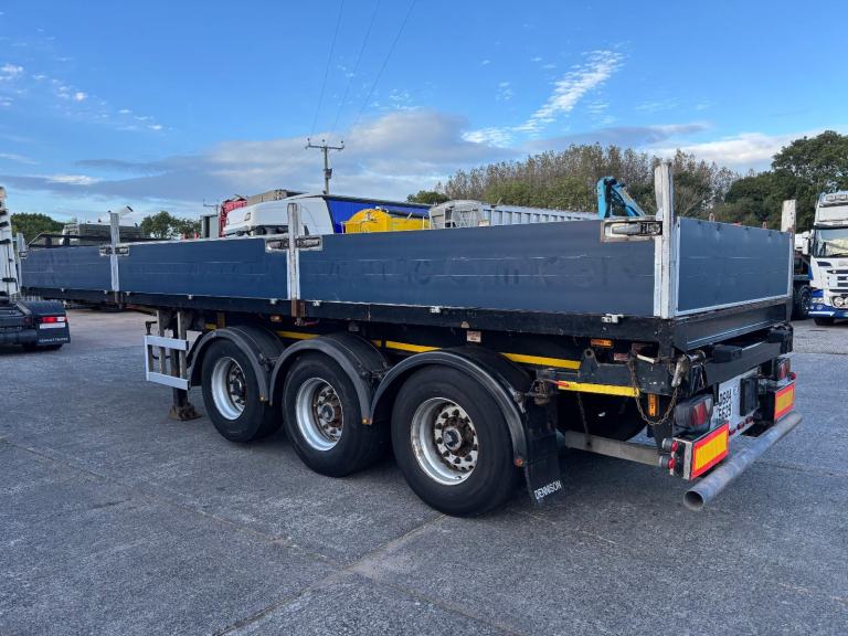 Dennison Flat trailer 30 foot Extends to 40 Twist locks Front lift Ex MOD Nice