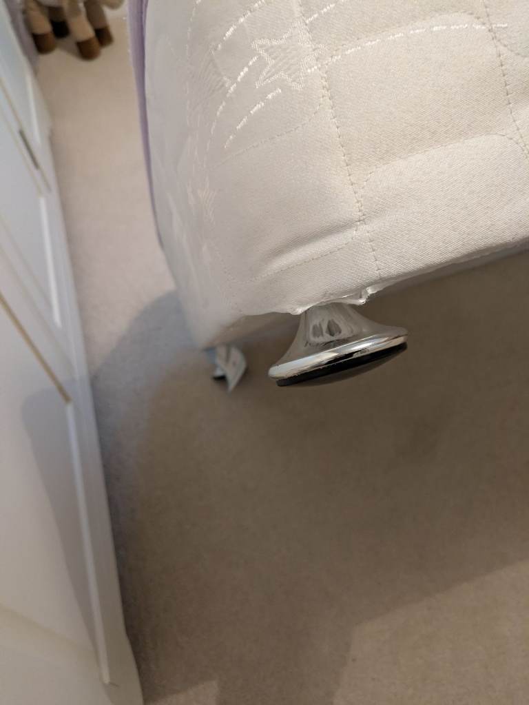 Single trundle bed with incorporated mattress