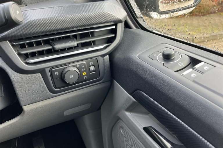 2025 Ford Transit Custom 2.5 PHEV 232ps H1 Double Cab Van Limited Auto PANEL VAN PETROL/ELECTRIC ...