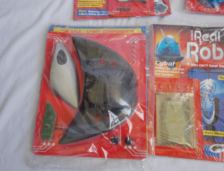 21 Issues ULITMATE REAL ROBOTS Magazines Job Lot in Packaging with Components