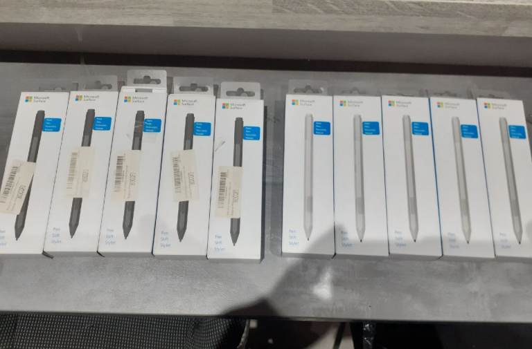 New Microsoft Surface Pens – Black and Platinum