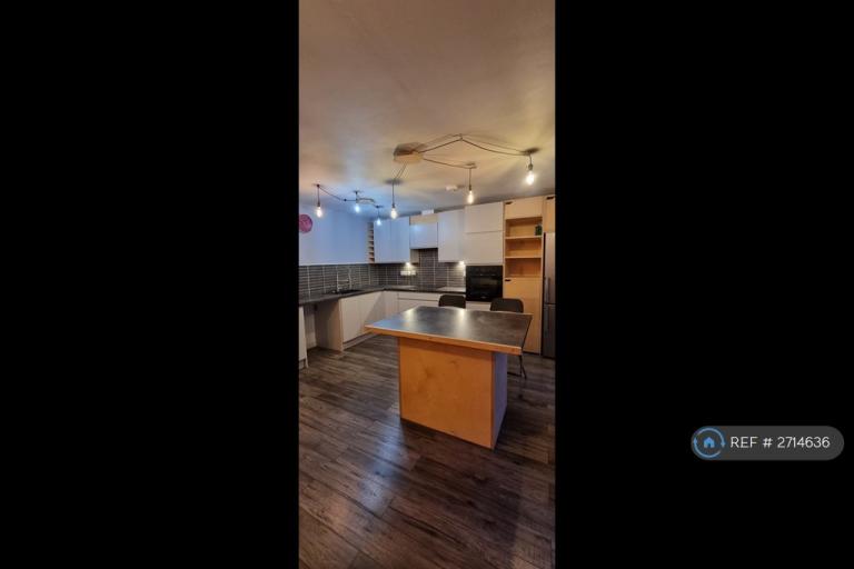 2 bedroom flat in Richmond Gate, Hinckley, LE10 (2 bed) (#2714636)