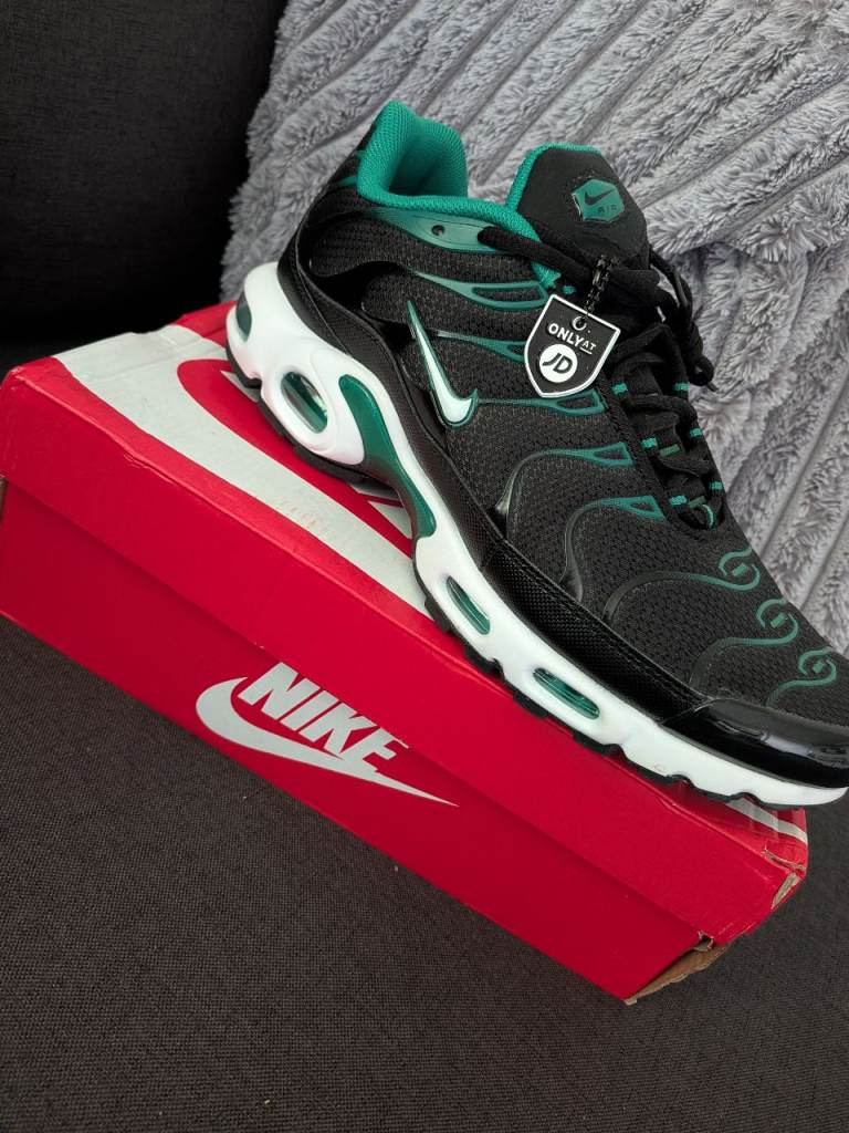 Nike Air Max Plus TN – Black and Green, New with Tags