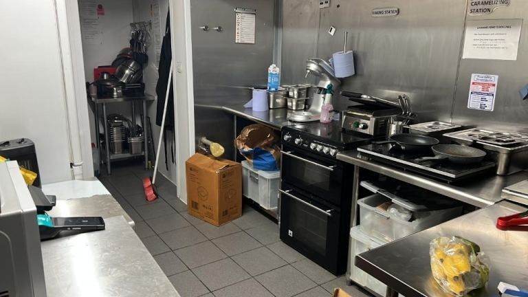 Dark Kitchen for rent in Battersea