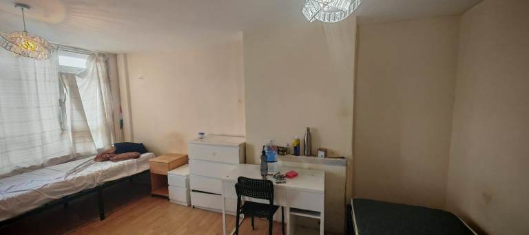 Canary wharf Full furnish room To let canary wharf Isle of dog area super fast WiFi 