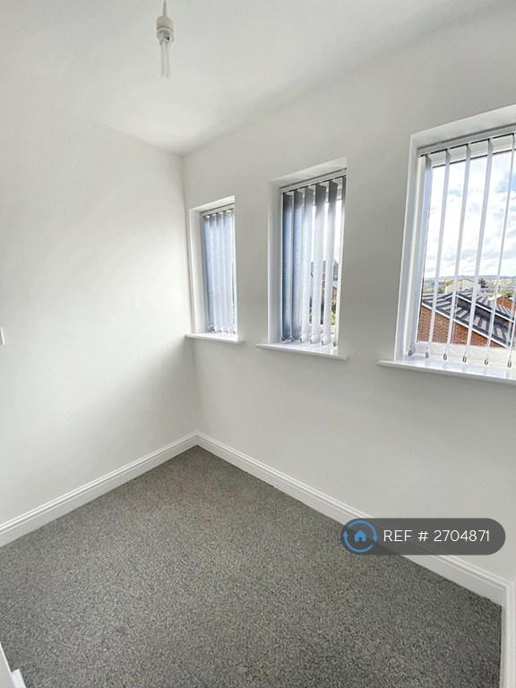 2 bedroom flat in Berwig Court, Coedpoeth, Wrexham, LL11 (2 bed) (#2704871)