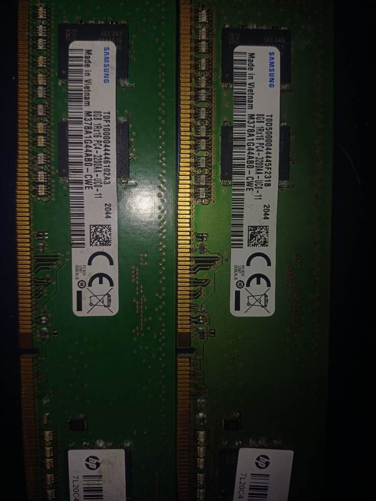 16 GB / 2x 8GB DDR 4 3200