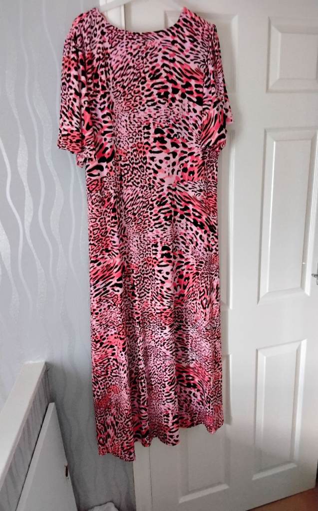ET VOUS Pink Leopard Print Maxi Dress - Size 20 new no taggs Condition