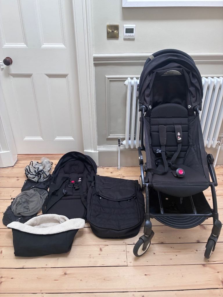 Babyzen YOYO pushchair bundle in black – includes newborn pack, footmuff, rain cover & fly net