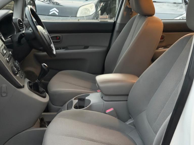 2009 Kia Carens 2.0 GS 5dr MPV Petrol Manual